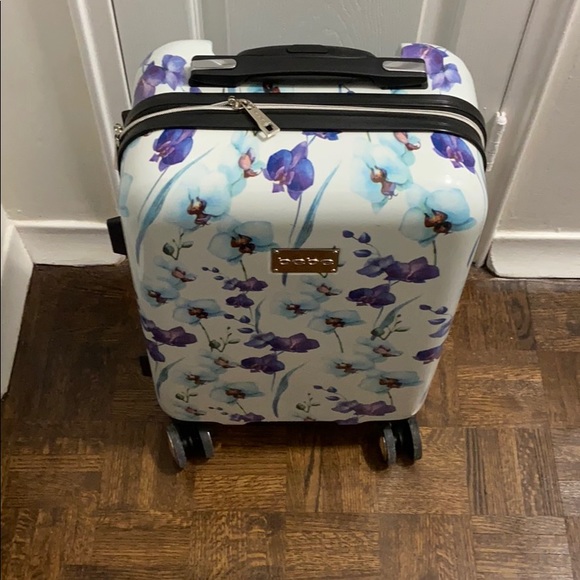 bebe Handbags - Sorry babes, was never sent back to me 😓